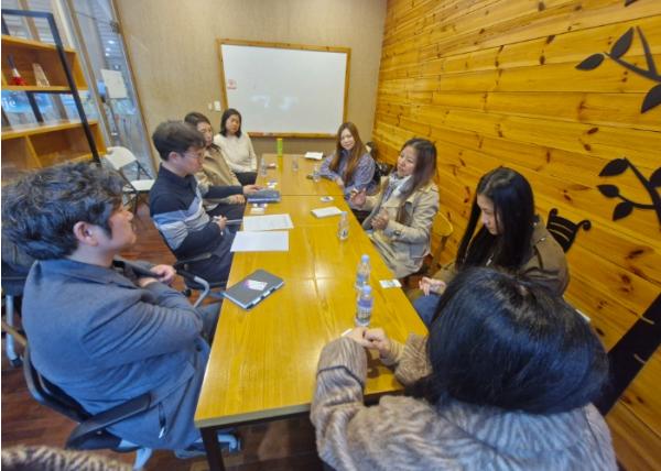 거제시, 외국인 관광홍보단 ‘거제 버디즈’와 간담회… 관광서비스 개선 논의 기사 이미지