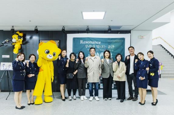 화성특례시의회, 견고한맘 성과공유회 ‘우리가 빛나는 순간’ 참석
